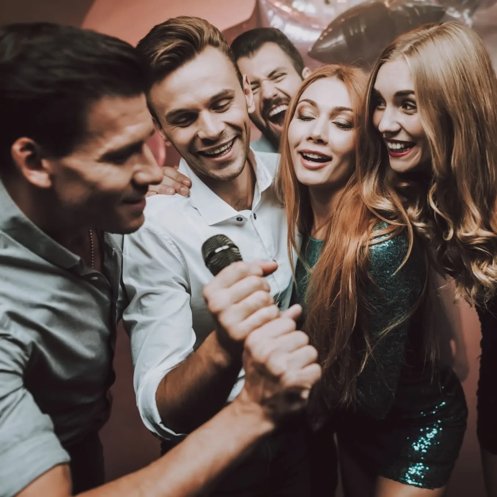 Cartel de Munster Karaoke Night con Shine Karaoke — en George's Bar & Grill en Ottawa, Canadá, Cada jueves a las 20:00